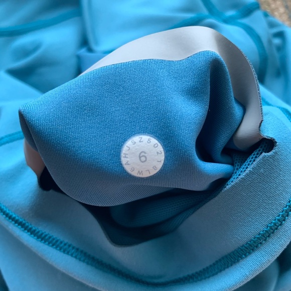 Lululemon In Movement Crop - Picture 6 of 7